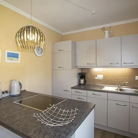 85 Im Duenenpark * Binz